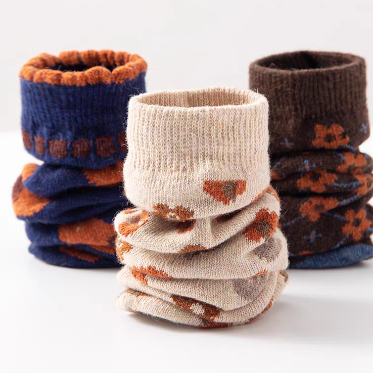 Women's Autumn Blossom 4-Pair Crew Socks Set