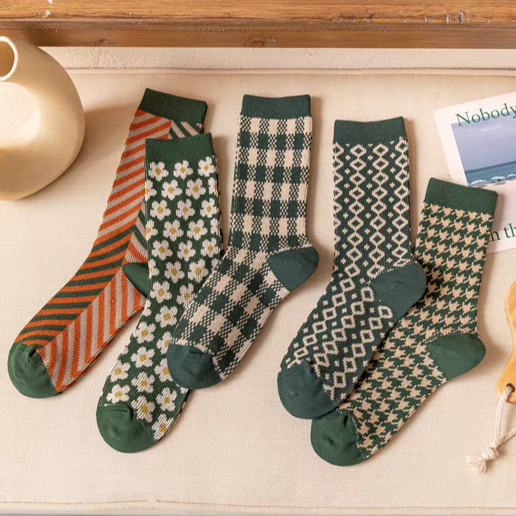 Women's Daisy Meadow 5-Pair Crew Socks Set