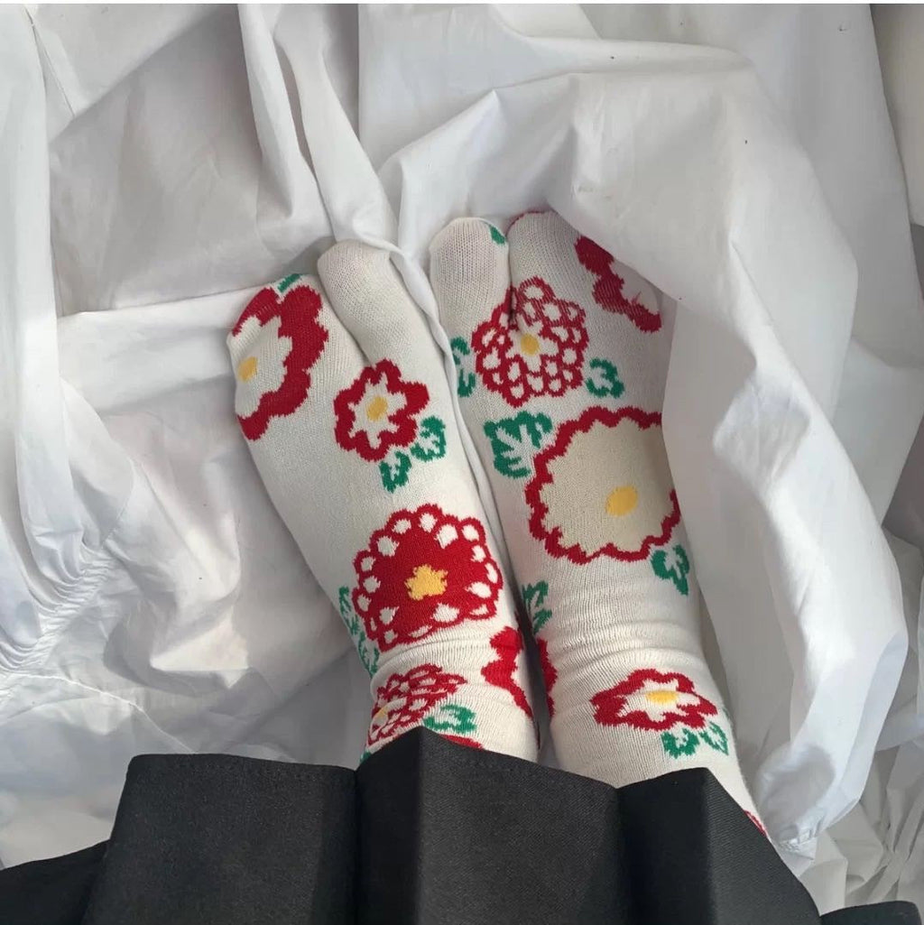 Japanese Tabi Socks 【Big Red Flowers】