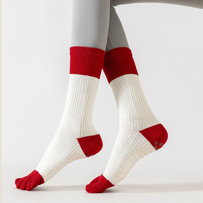 White socks with red toes and cuffs on a person wearing gray pants, with text in Chinese about antibacterial properties.
